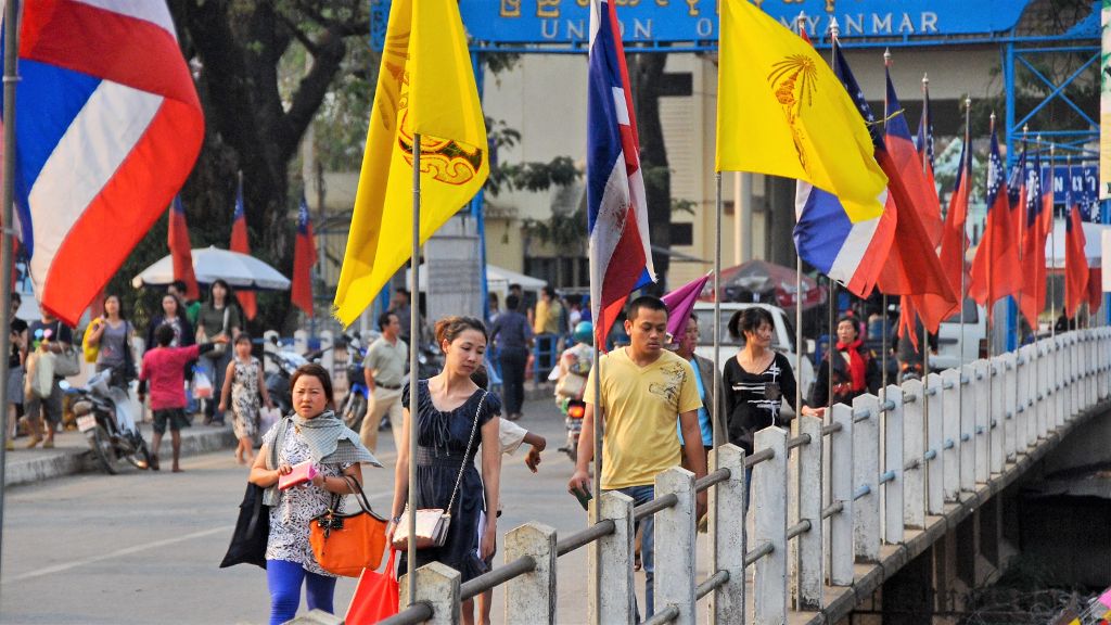 Expansion of economic corridor networks and new areas for economic investment will strengthen trade and investment links between the capital cities of Mekong countries. Photo: ADB.