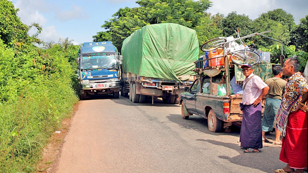 Delivery trucks attempt to squeeze through the narrow road between Eindu in Myanmar and the Thai border. Photo: ADB/Myo Thame.