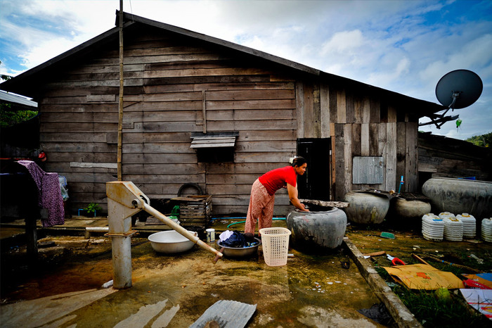 http://www.adb.org/news/photo-essays/moving-better-lives-cambodia