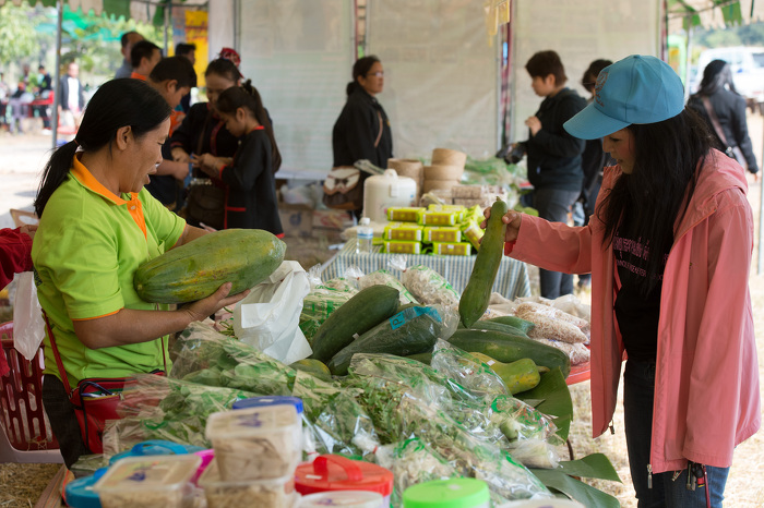 GMS East West Economic Corridor (EWEC) - Organic Vegetable Value Chains. Farmers from the Kalasin-Khao Kho Organic Agricultural Cluster displaying their produce. ADB Flickr