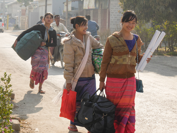 Intha women go off to work in Nyaung Shwe town. The legal system of Myanmar provides equal rights to women and men in the area of business and commerce. ADB Flickr