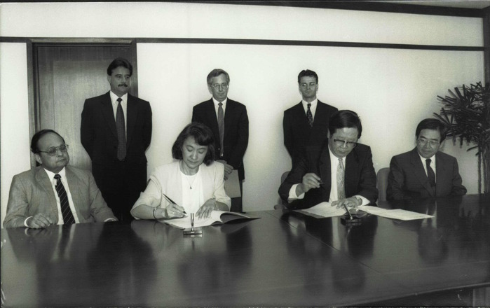 ADB and Lao PDR officials during the loan signing of the Theun-Hinboun Hydropower Project. ADB Archive