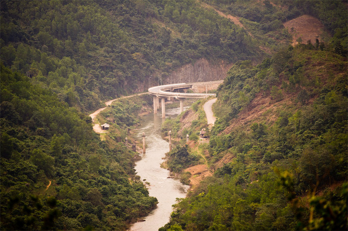 The "Road 9" or East-West Corridor is a transport corridor running from the border of Viet Nam-Lao PDR to Dong Ha, Viet Nam. http://www.adb.org/news/photo-essays/viet-nams-east-west-corridor-road-no-9