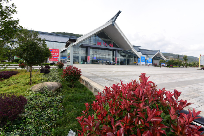 The exterior of Lijiang Railway Station in Yunnan, People's Republic of China. The Dali-Lijiang Railway Project aims to provide less developed regions with better infrastructure to facilitate economic growth thereby increasing the opportunity for people to improve their living standards. ADB Flickr