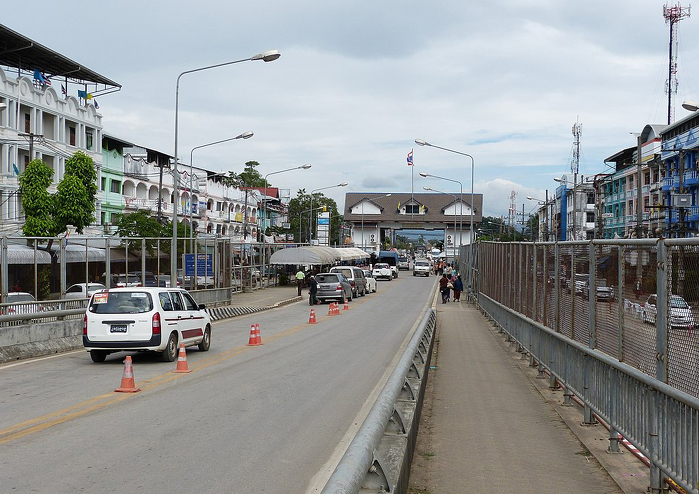 Myawaddy-Mae Sot border crossing. Photo: Go-Myanmar via Wikimedia, shared under CC BY-SA 3.0 https://greatermekong.org/